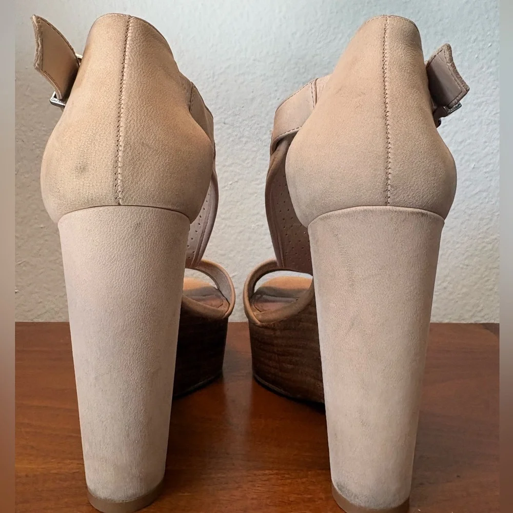 Gianni Bini perforated wedge sandals - Picture 4 of 7